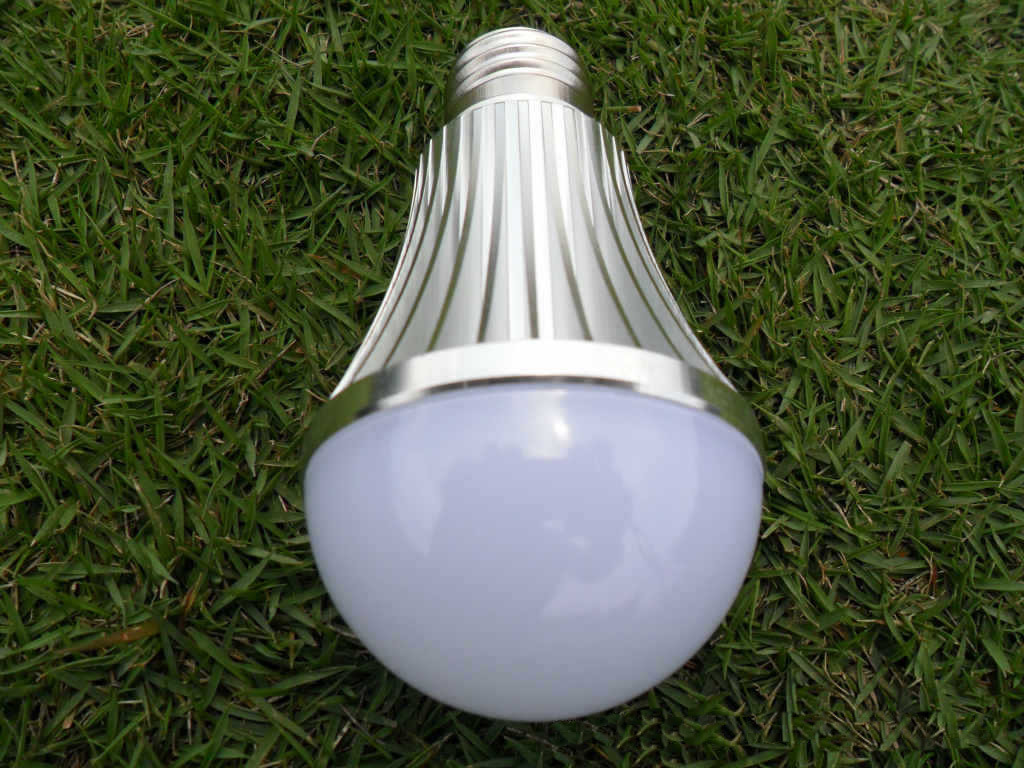 【室內(nèi)照明首選燈具 led球泡燈5w 高品質(zhì)高亮度廠家直銷質(zhì)保兩年】價(jià)